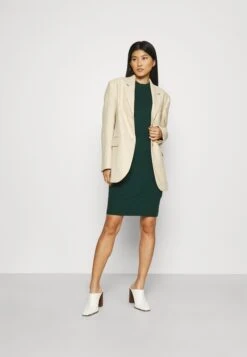 Anna Field -Anna Field 0a52fc8b26844564b2b2a127cc5f665d