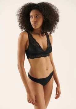 Anna Field -Anna Field b60596a11dd64edf9f47647a938a4f68